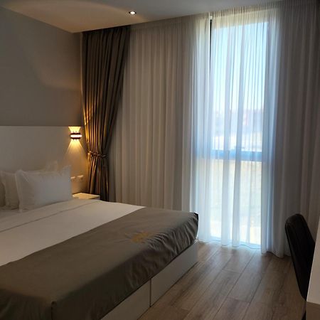 Metro Hotel Terminal Tiranë Ngoại thất bức ảnh