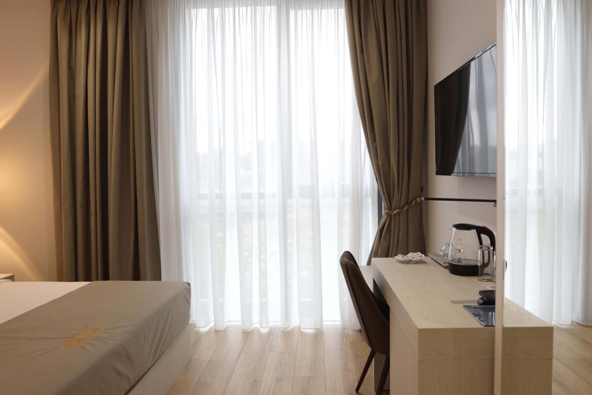 Metro Hotel Terminal Tiranë Ngoại thất bức ảnh