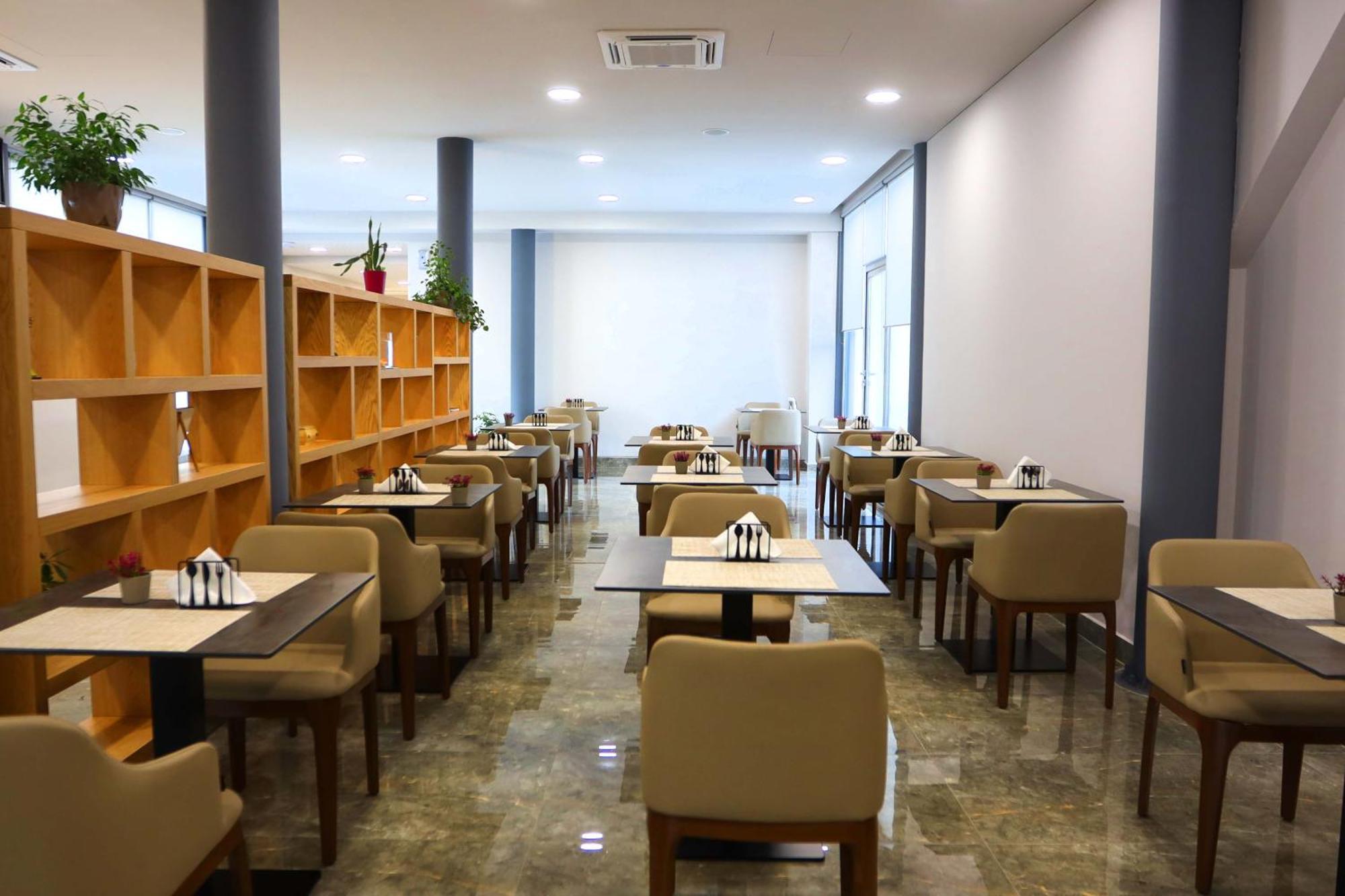 Metro Hotel Terminal Tiranë Ngoại thất bức ảnh
