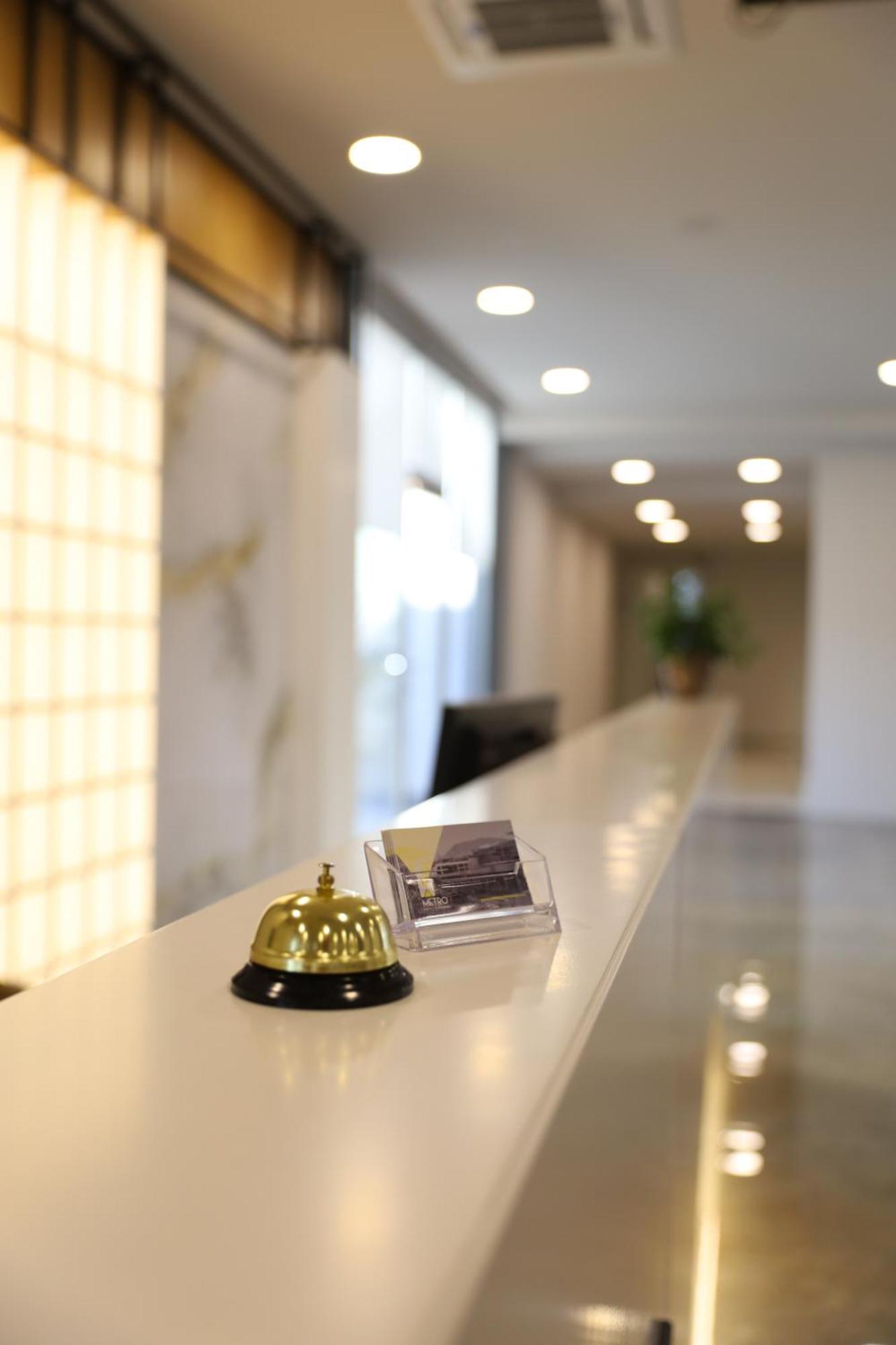 Metro Hotel Terminal Tiranë Ngoại thất bức ảnh