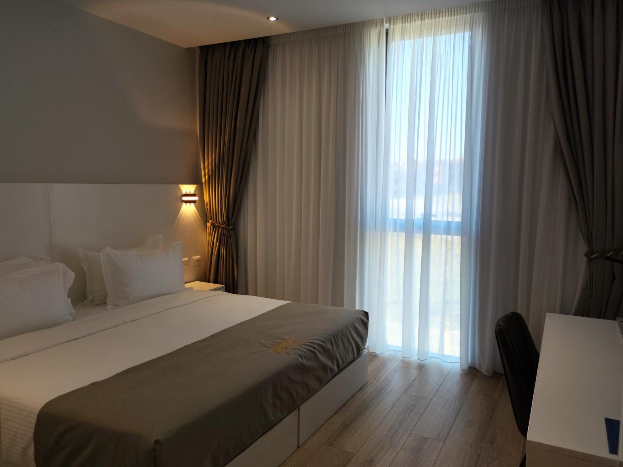 Metro Hotel Terminal Tiranë Ngoại thất bức ảnh